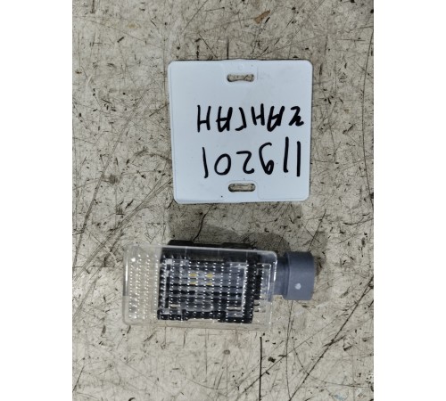 Плафон внутреннего освещения салона 