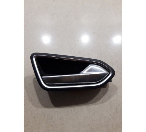 Ручка двери (передняя правая внутренняя)