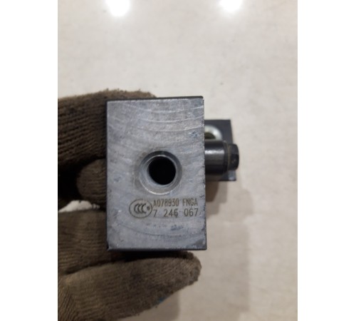 Петля двери(передняя левая нижняя)