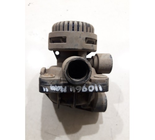 Клапан тормозной ускорительный