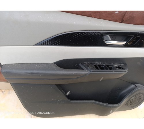 Обшивка двери передняя левая