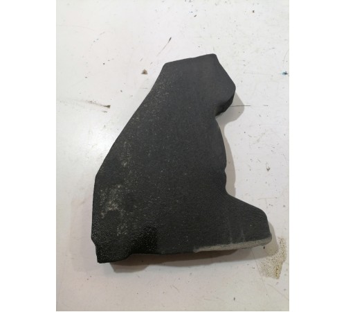 Уплотнитель переднего крыла левый