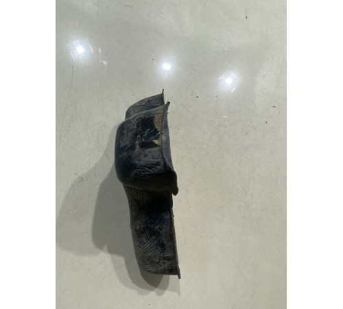 Пыльник крыла передний правый