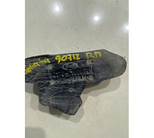 Пыльник крыла передний правый