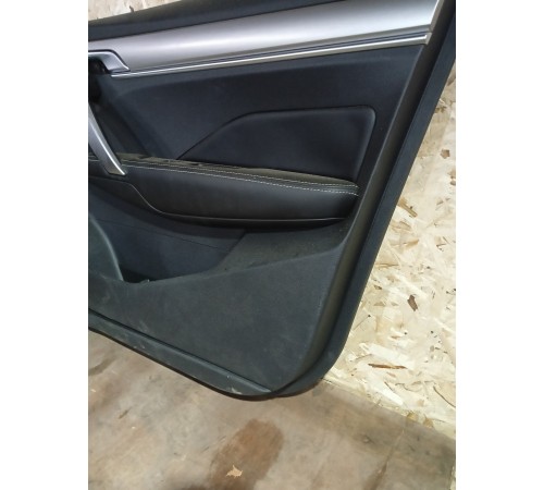 Обшивка двери передняя правая