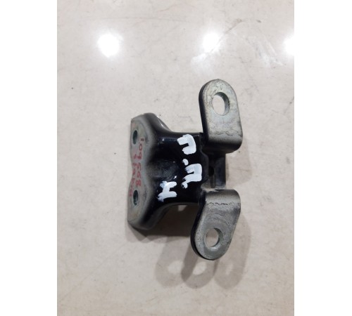 Петля двери(передняя правая нижняя)