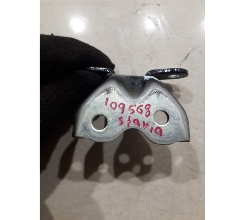 Петля двери(передняя правая нижняя)