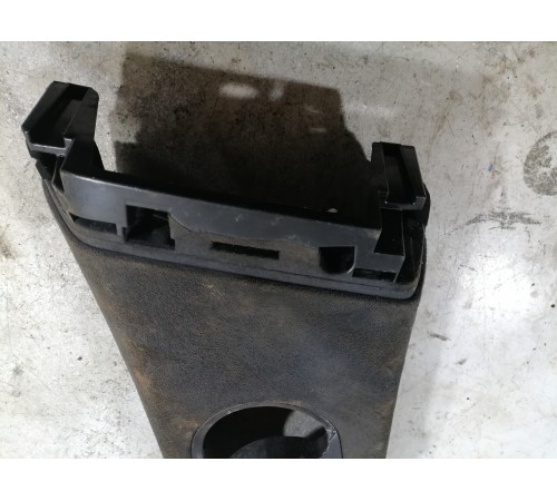 Декоративная накладка левой средней стойки (алькантара)