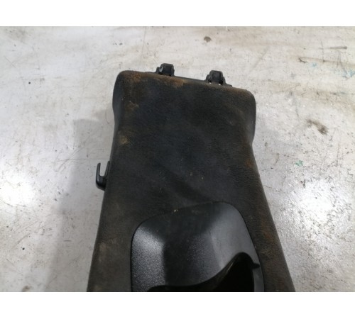 Декоративная накладка левой средней стойки (алькантара)