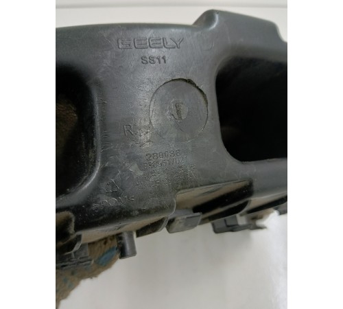 Кронштейне заднего бампера правый