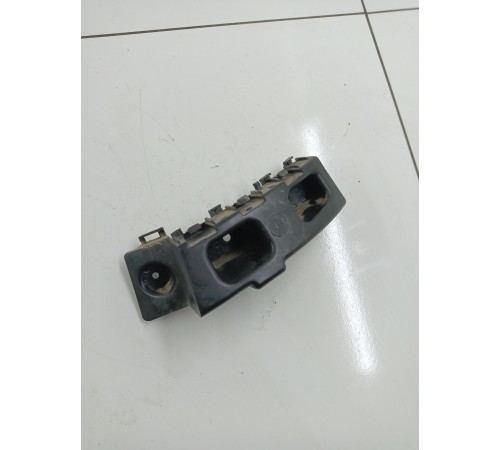 Кронштейне заднего бампера правый