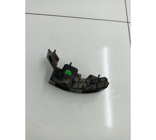 Кронштейне заднего бампера правый