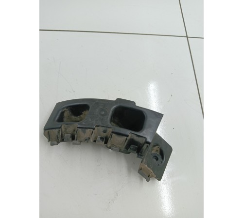 Кронштейне заднего бампера правый