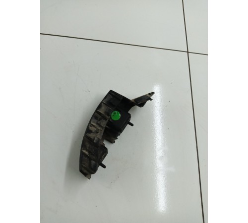 Кронштейне заднего бампера правый