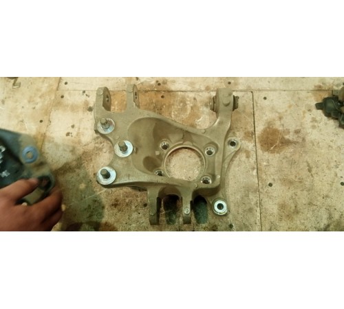 Кулак поворотный задний левый