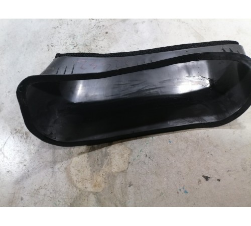 Пластик заглушка кузова