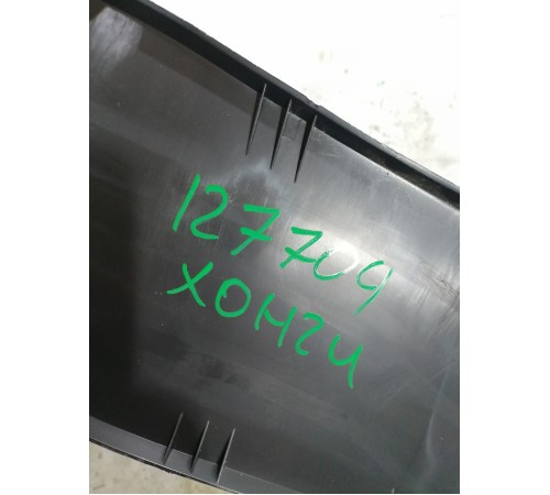 Пластик заглушка кузова