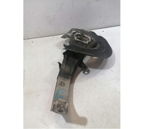 Кулак поворотный передний левый