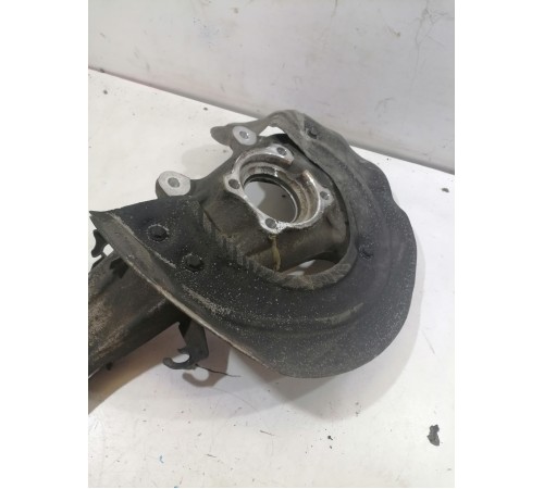 Кулак поворотный передний левый