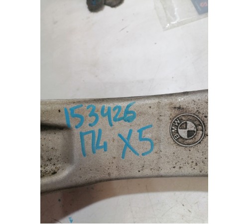 Кулак поворотный передний левый