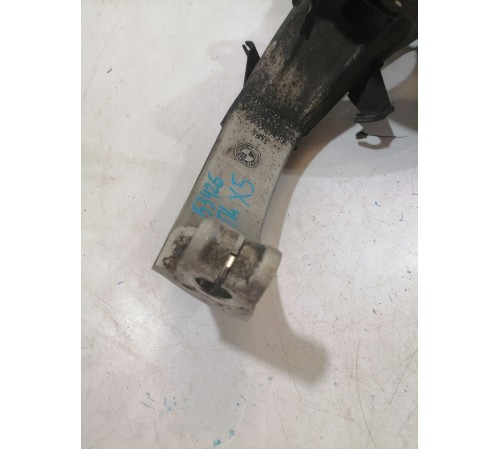 Кулак поворотный передний левый