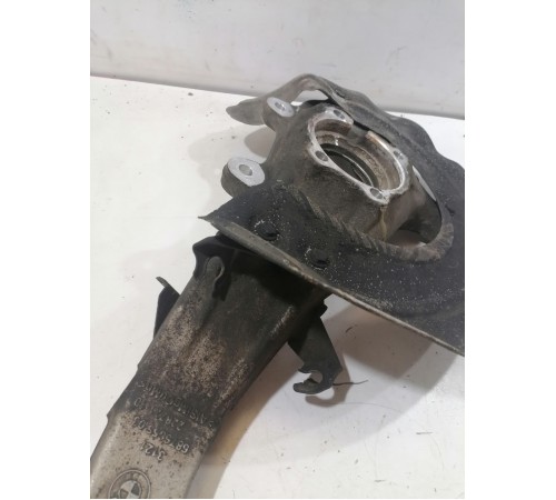 Кулак поворотный передний левый