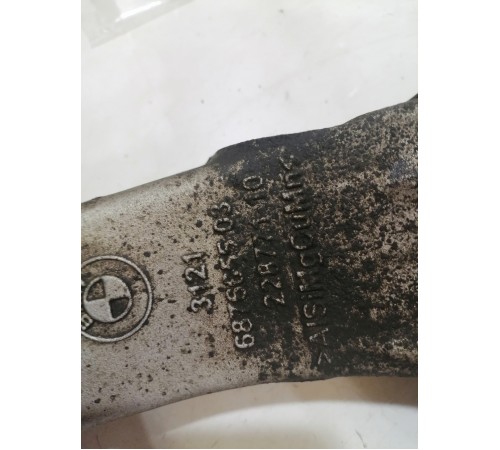 Кулак поворотный передний левый