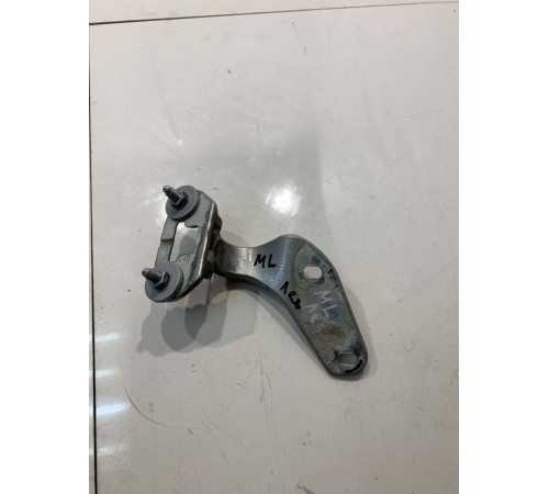 Петля багажника (левая)