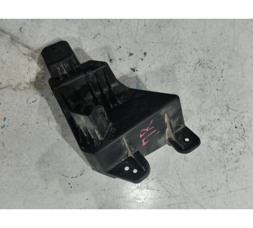 Кронштейн бампера передний правый