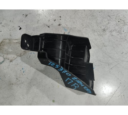 Кронштейн бампера передний правый