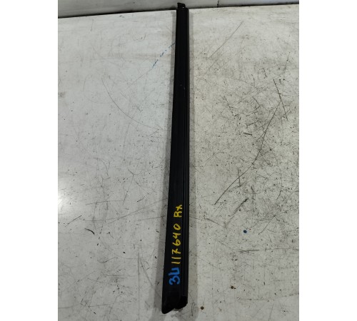 Уплотнитель стекла задний левый внутренний