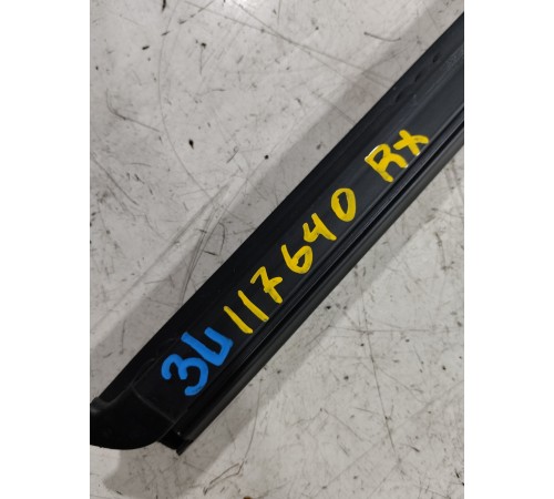 Уплотнитель стекла задний левый внутренний