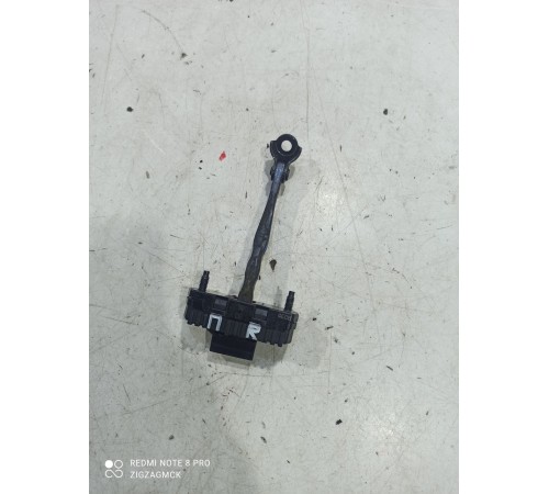 Ограничитель двери(передний правый)