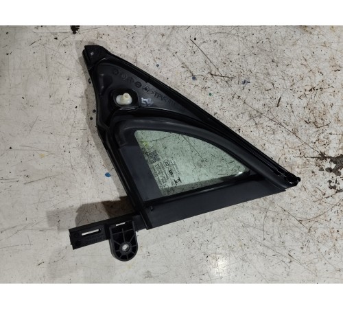 Стекло форточка двери глухое переднее правое