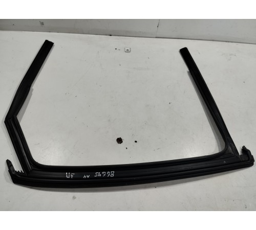 Уплотнитель стекла (задний правый)