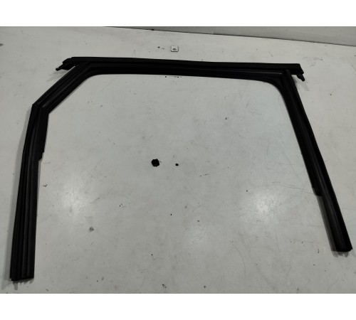 Уплотнитель стекла (задний правый)