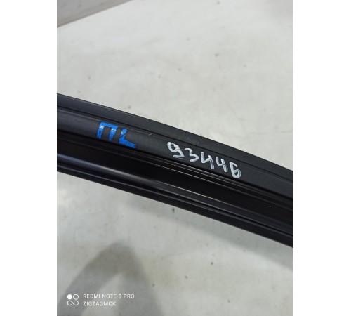 Уплотнитель стекла двери (передний левый)