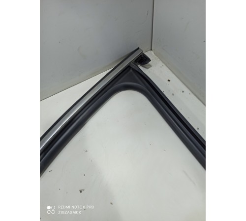 Уплотнитель стекла двери (передний левый)