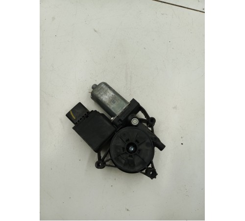 Моторчик стеклоподьемника передний левый