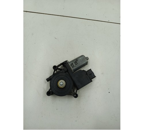 Моторчик стеклоподьемника передний левый