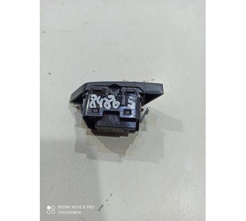 Кнопка блокировки дверей (центрального замка)