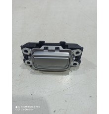 Кнопка открытия центрального бардачка