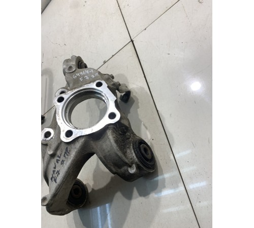 Поворотный кулак (задний, правый)