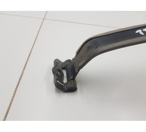 Крепление топливного бака