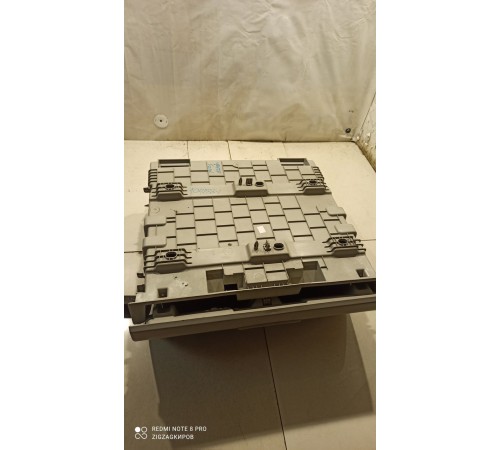 Ящик вещевой консоли центральный