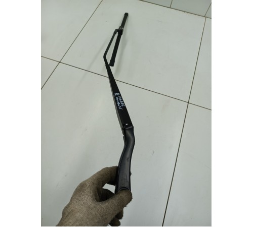 Поводок стеклоочистителя правый