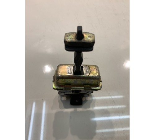 Ограничитель двери (передний, левый)