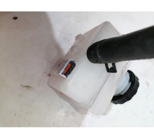 Бачок тормозной жидкости