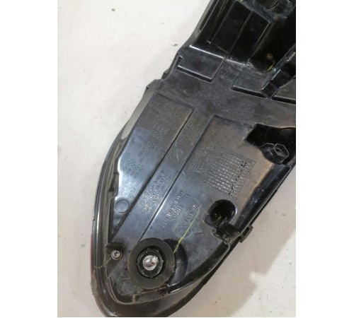 Фонарь задний левый наружный