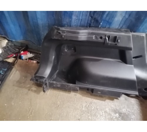 Обшивка багажника (левая)